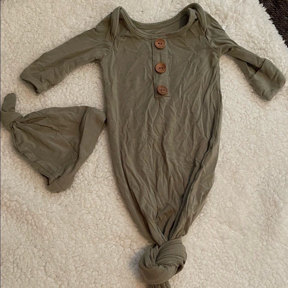 Newborn gown and beanie